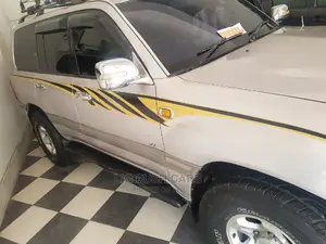 Toyota Land Cruiser 2004 White