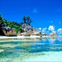 URBANGREEN REAL ESTATE logo