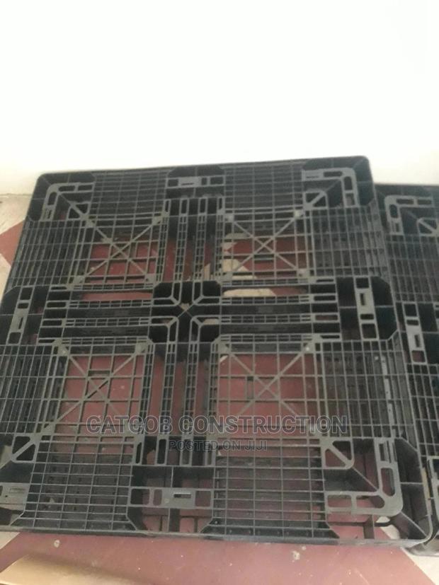 Black Plastic Pallets - thumbnail 2