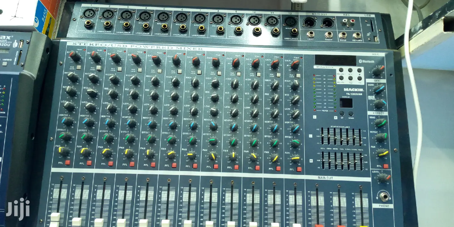 Mackie Stereo/Usb Bluetooth Powered Mixer Ya1202usb