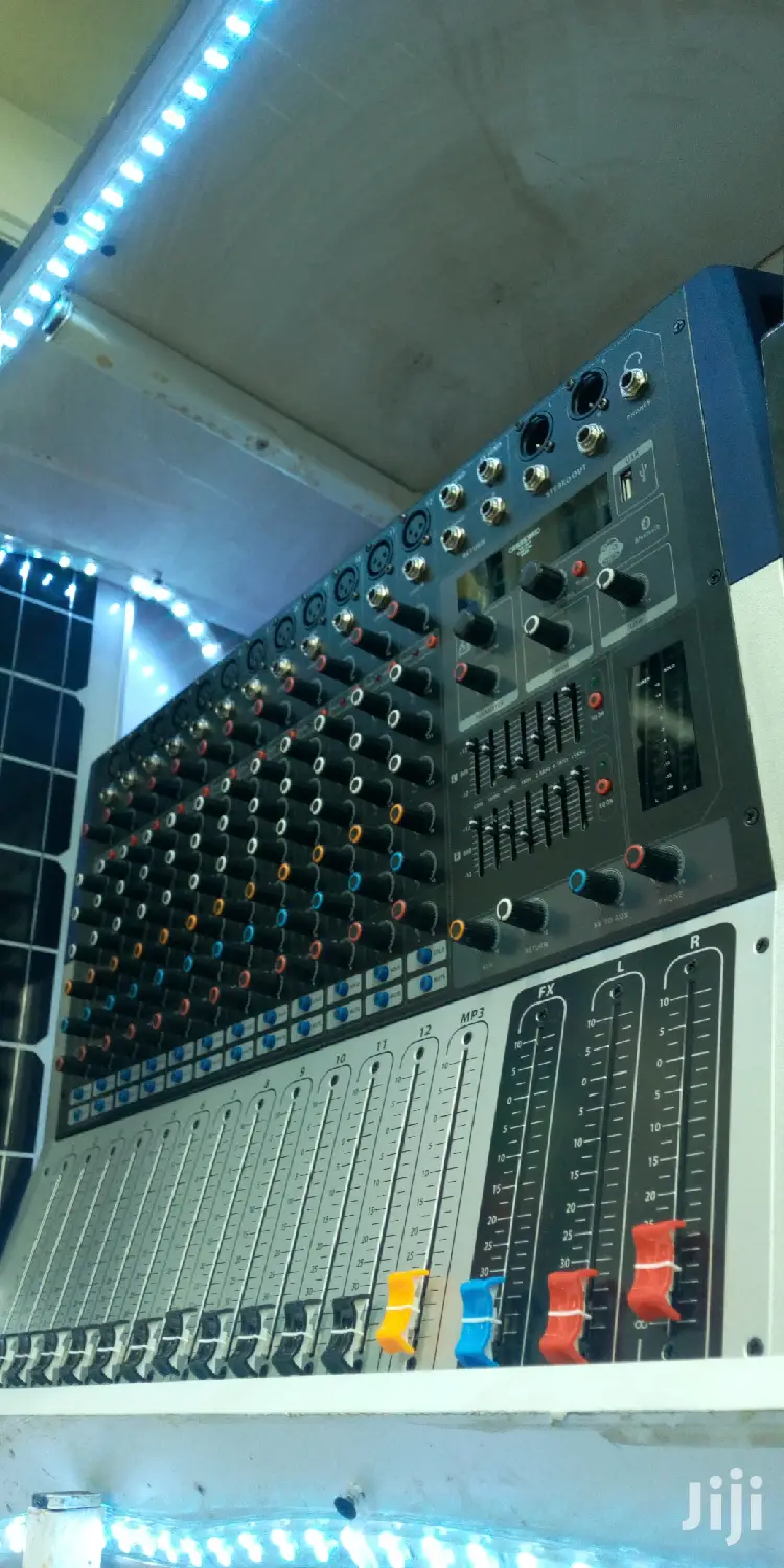 Yamaha Bluetooth Usb Stereo Powered 12channel Mixer.