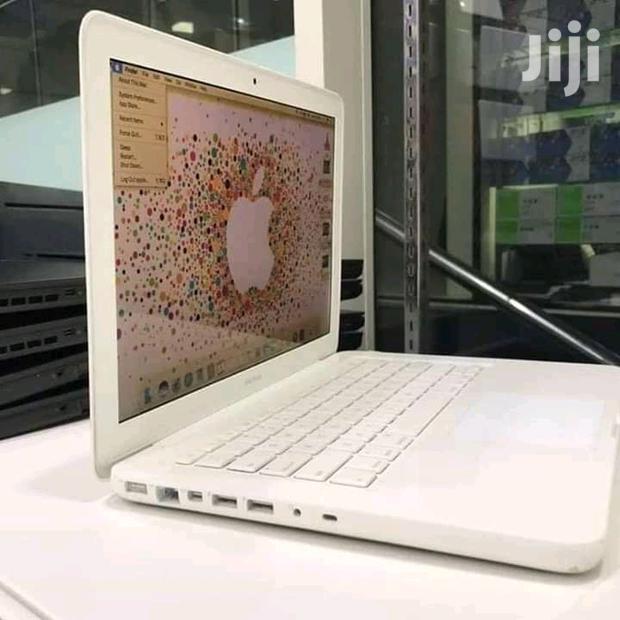 Laptop Apple MacBook 4GB Intel Core 2 Duo HDD 250GB - main view