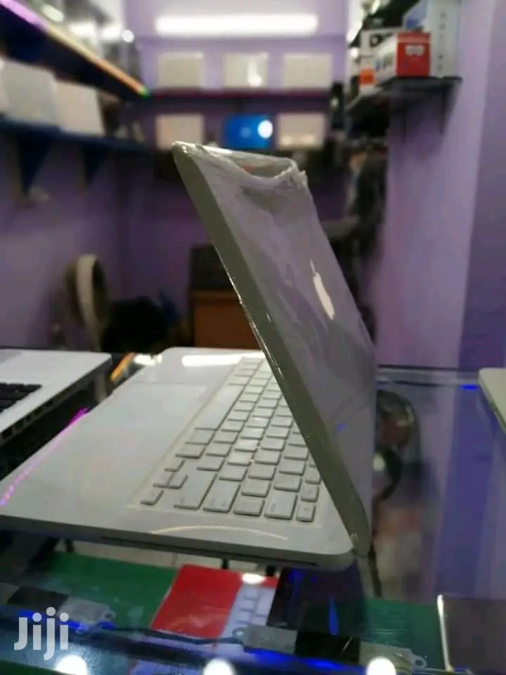 Laptop Apple MacBook 4GB Intel Core 2 Duo HDD 250GB