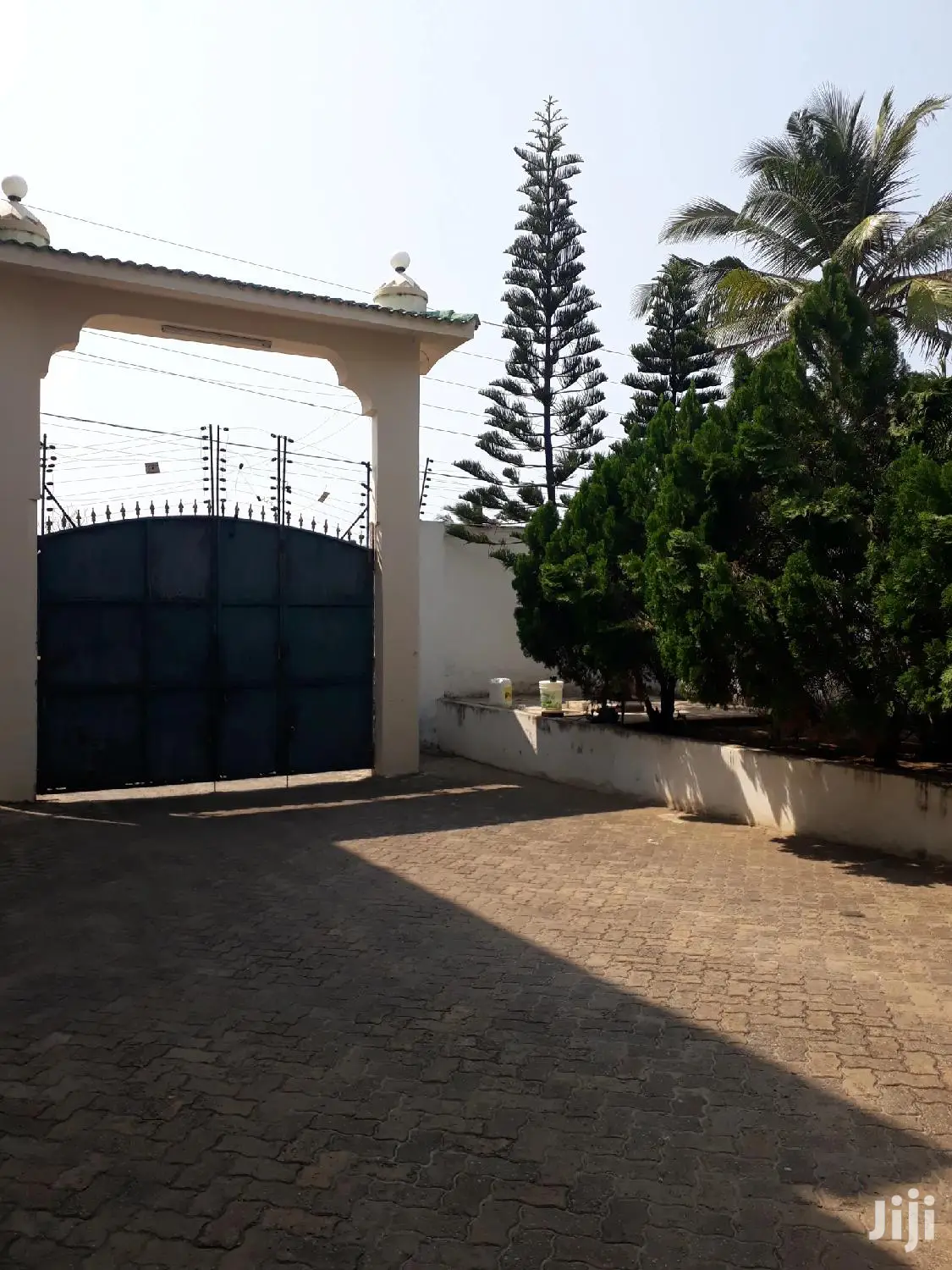 10bdrm House in Nyali for Sale