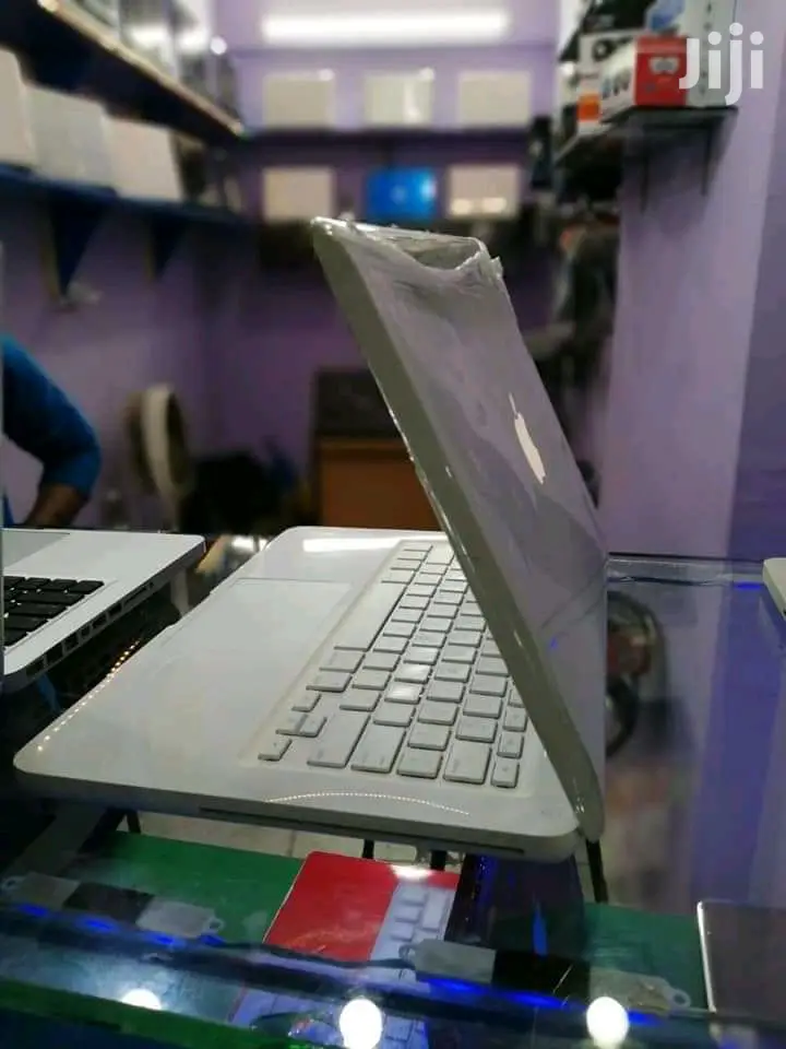 Laptop Apple MacBook 4GB Intel Core 2 Duo HDD 250GB