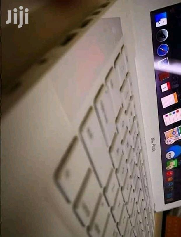 Laptop Apple MacBook 4GB Intel Core 2 Duo HDD 250GB - thumbnail 2