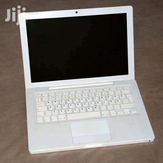 Laptop Apple MacBook 4GB Intel Core 2 Duo HDD 250GB - main view