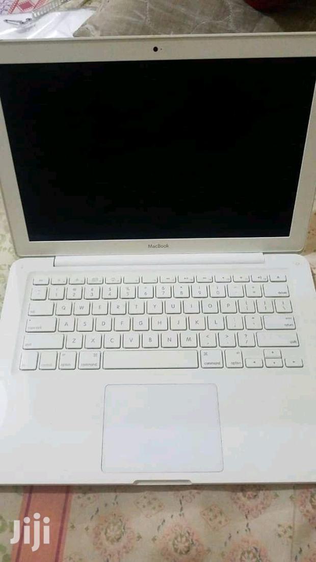 Laptop Apple MacBook 4GB Intel Core 2 Duo HDD 250GB - thumbnail 2