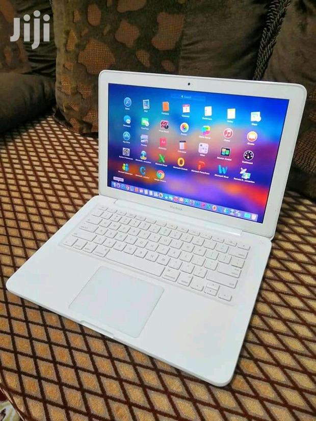 Laptop Apple MacBook 4GB Intel Core 2 Duo HDD 250GB - main view