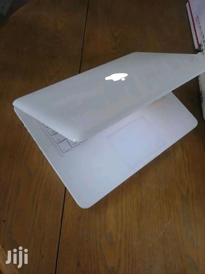 Laptop Apple MacBook 4GB Intel Core 2 Duo HDD 250GB