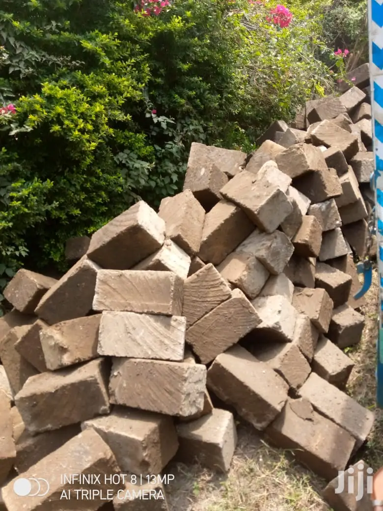 All Sizes of Machine Cut Stones