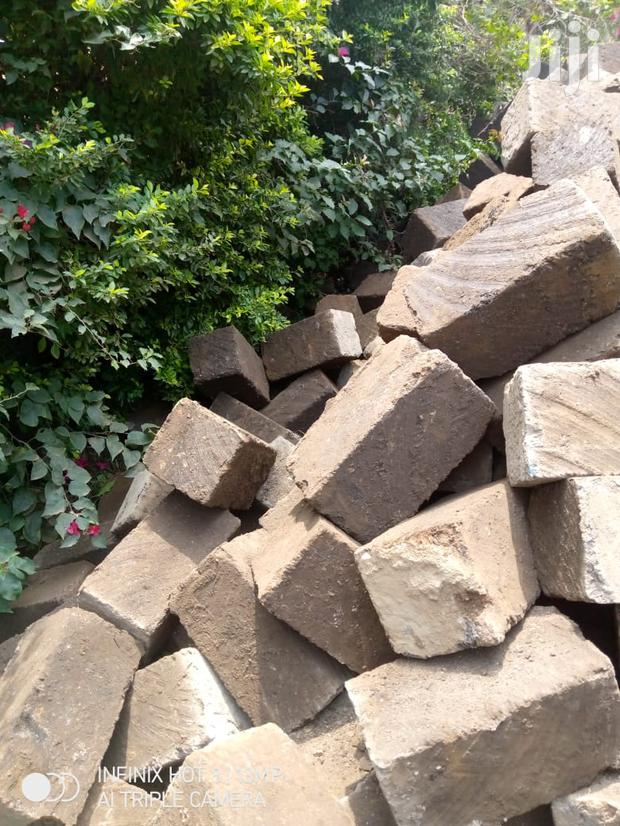 All Sizes of Machine Cut Stones - thumbnail 2