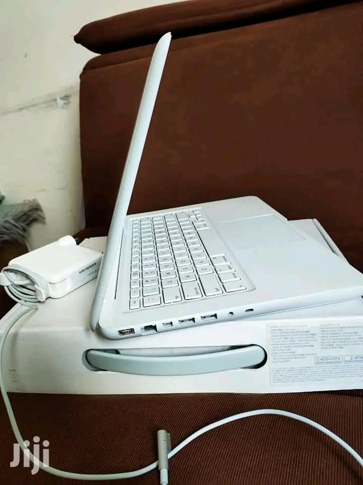 Laptop Apple MacBook 4GB Intel Core 2 Duo HDD 250GB