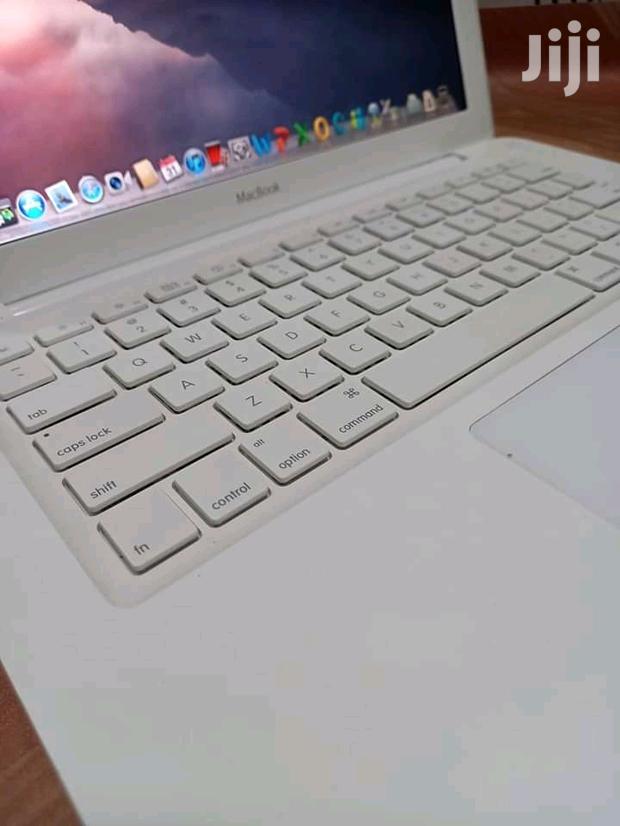 Laptop Apple MacBook 4GB Intel Core 2 Duo HDD 250GB - thumbnail 3