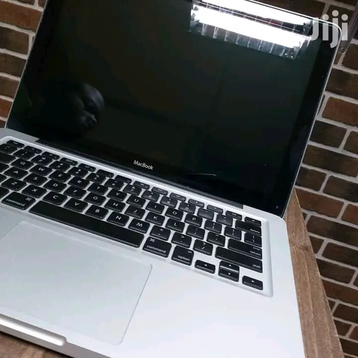 Laptop Apple MacBook 4GB Intel Core 2 Duo HDD 250GB