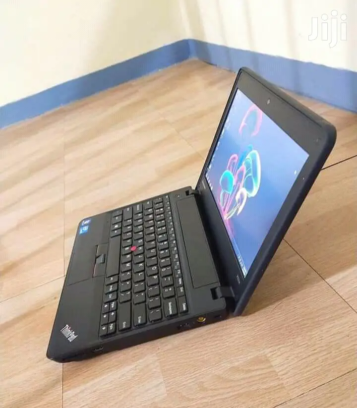 Laptop Lenovo ThinkPad X131e 4GB Intel Core 2 Duo HDD 250GB