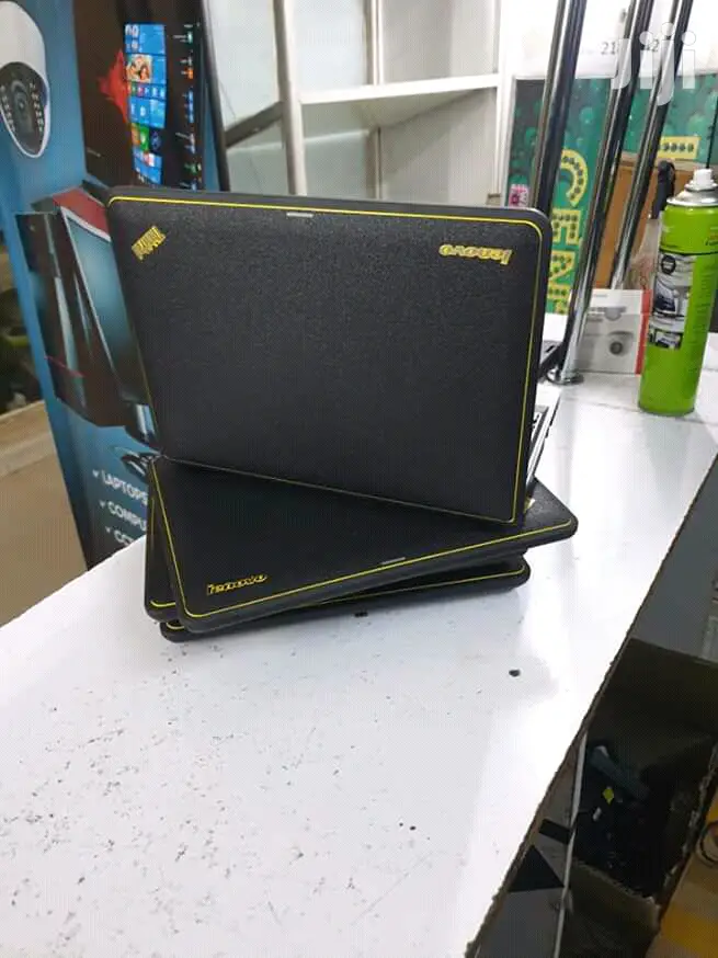 Laptop Lenovo ThinkPad X131e 4GB Intel Core 2 Duo HDD 250GB
