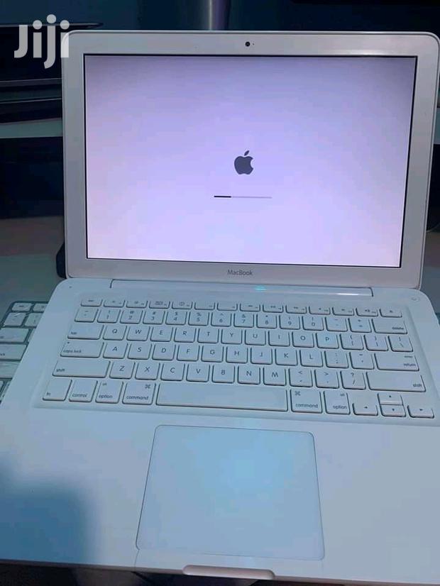 Laptop Apple MacBook 4GB Intel Core 2 Duo HDD 250GB - main view