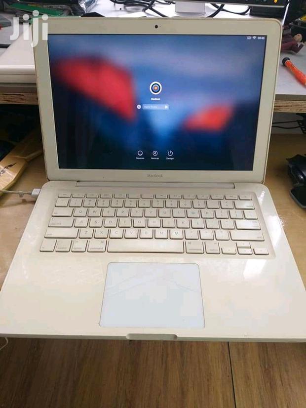 Laptop Apple MacBook 4GB Intel Core 2 Duo HDD 250GB - main view