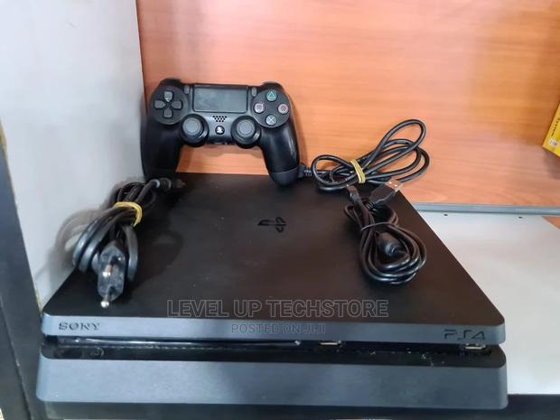 PS4 Slim 1TB Preowned Console - thumbnail 3