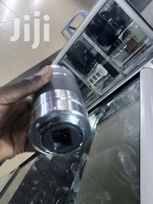 Sony E Mount 70-210mm Lens For Blurring Background And Zoom