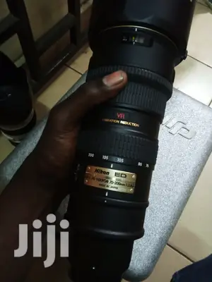 Superior Nikon 70-200mm F2.8 Lens