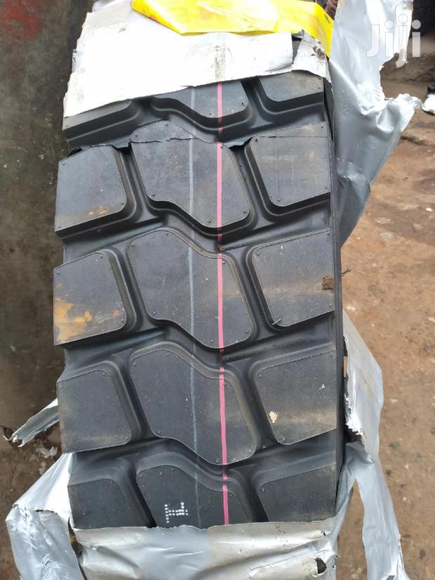 Roadshine Tires 11 R22.5 Tubeless - thumbnail 2