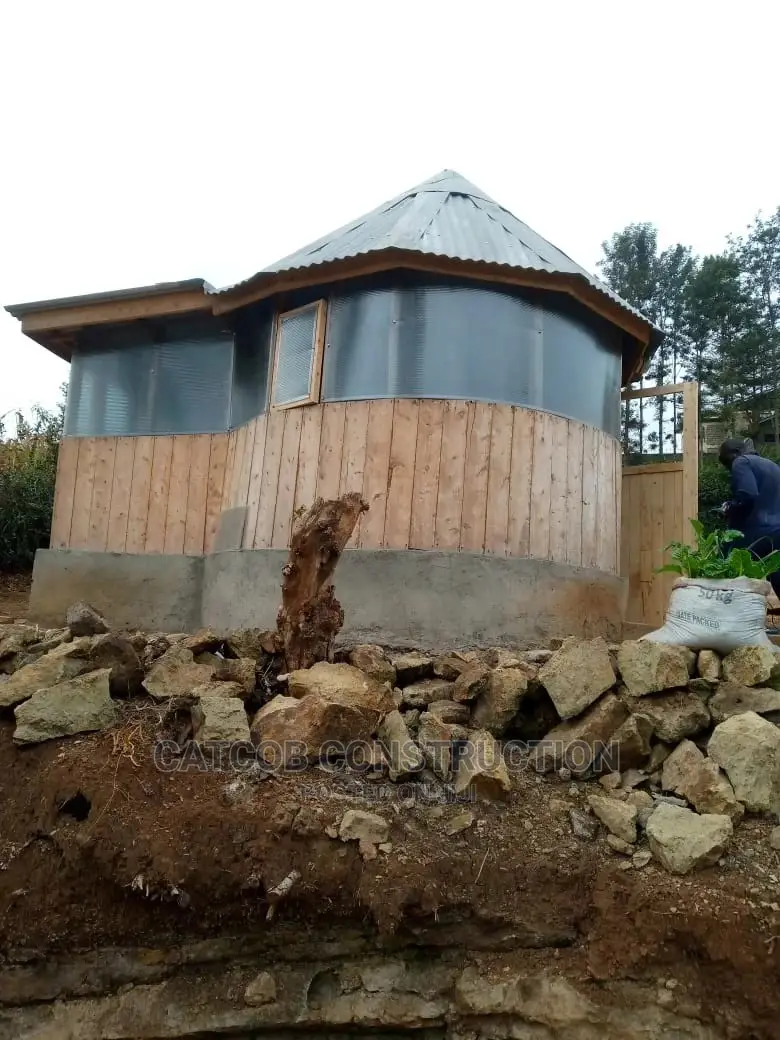Polycarbonate Sheet As Improvised Wall