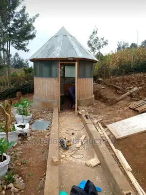 Polycarbonate Sheet As Improvised Wall