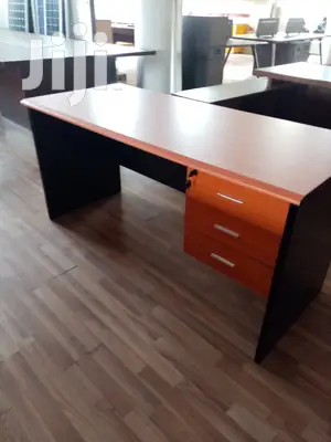 1.6 M Long Office Desk