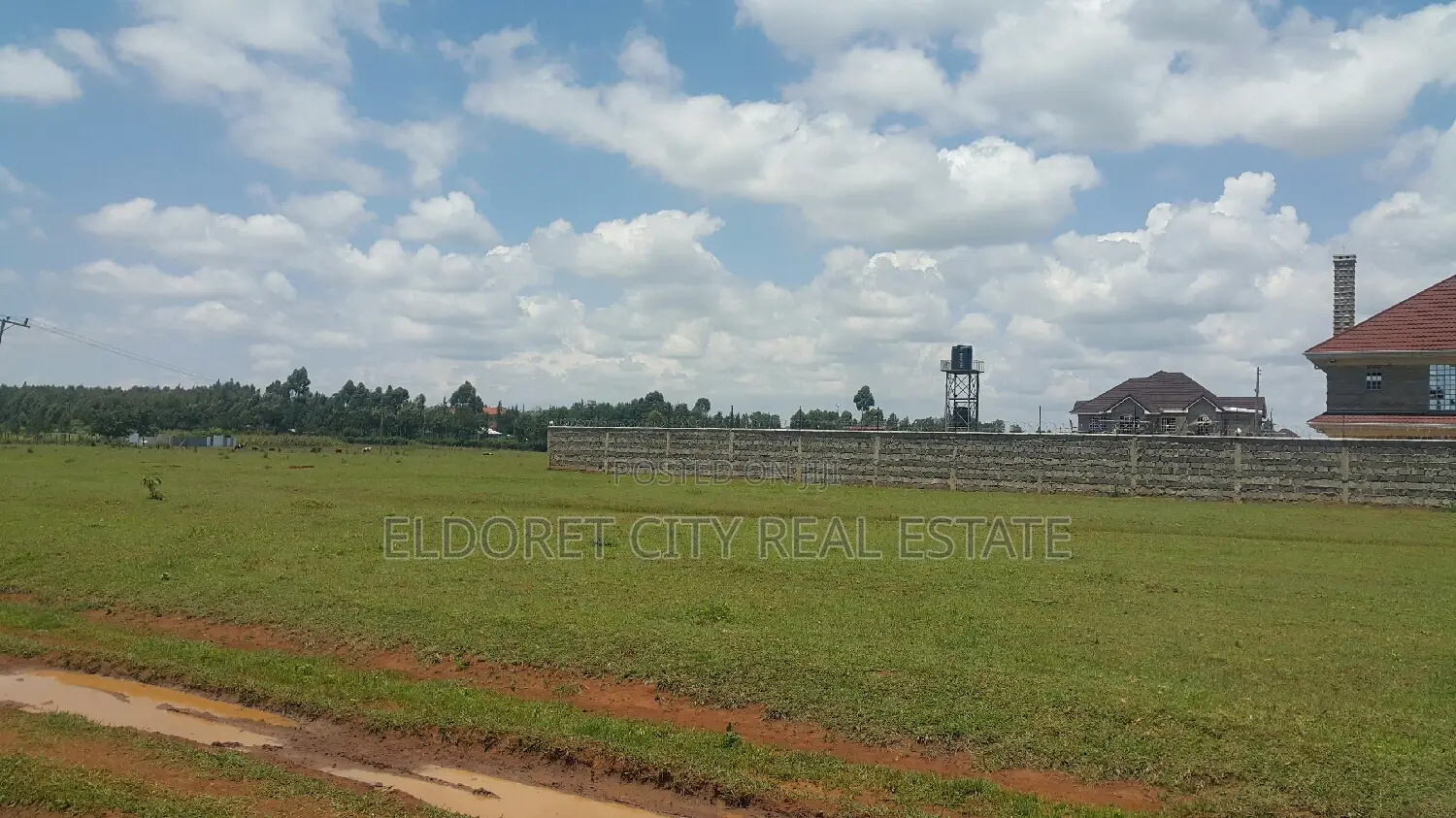 1/4 Plot Racecourse in Good Location