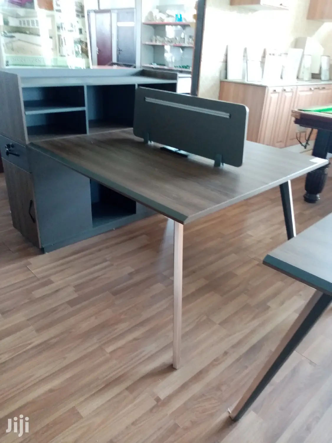 Spacious 2 Way Workstation
