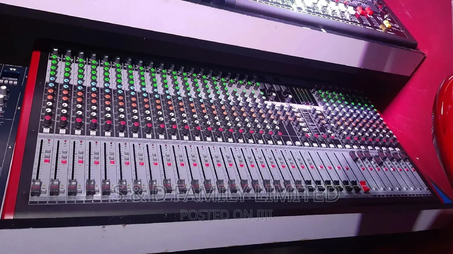 Allen & Heath 32 Channels Plain Mixer