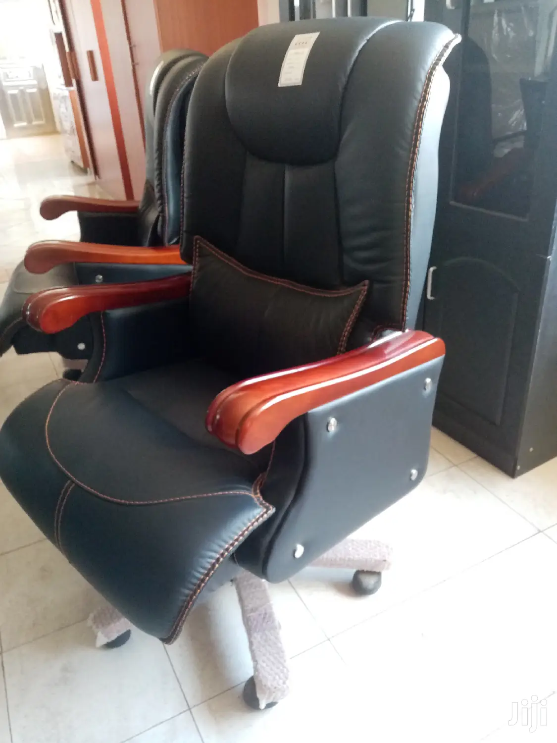Executive Office Seat