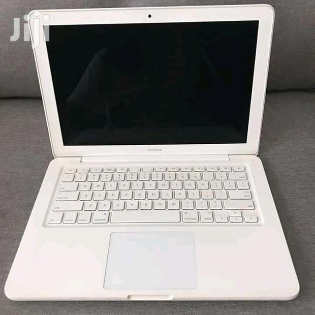 Laptop Apple MacBook 4GB Intel Core 2 Duo HDD 250GB - main view