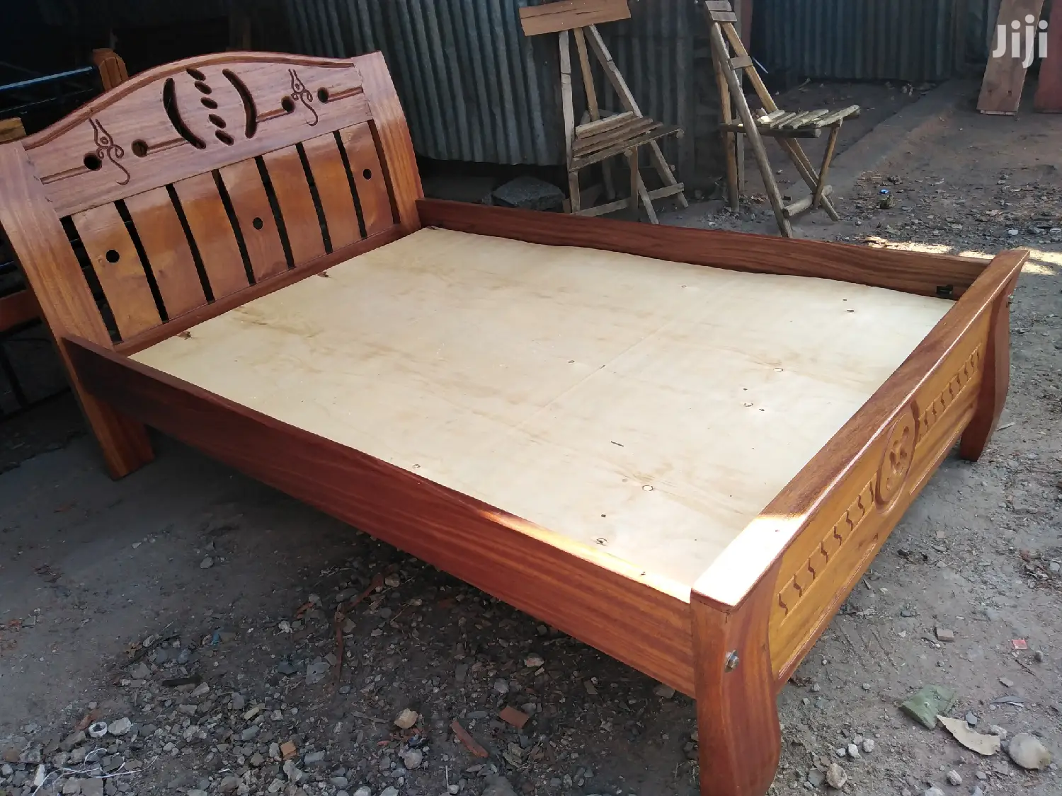 Beds Mahogany 4 by 6 Feets.
