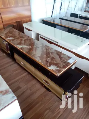 Extendable TV Stand