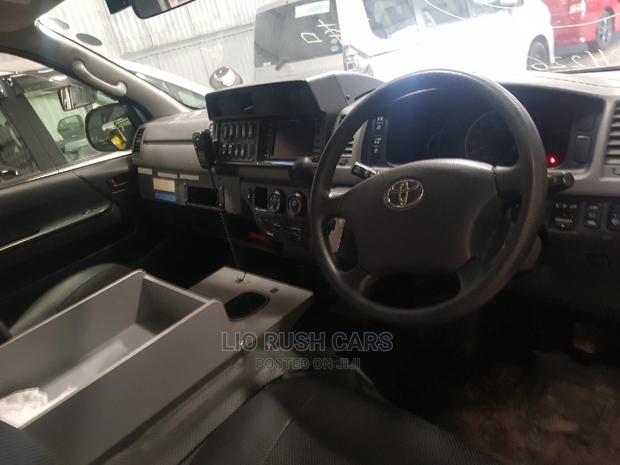 Toyota Hiace - thumbnail 2