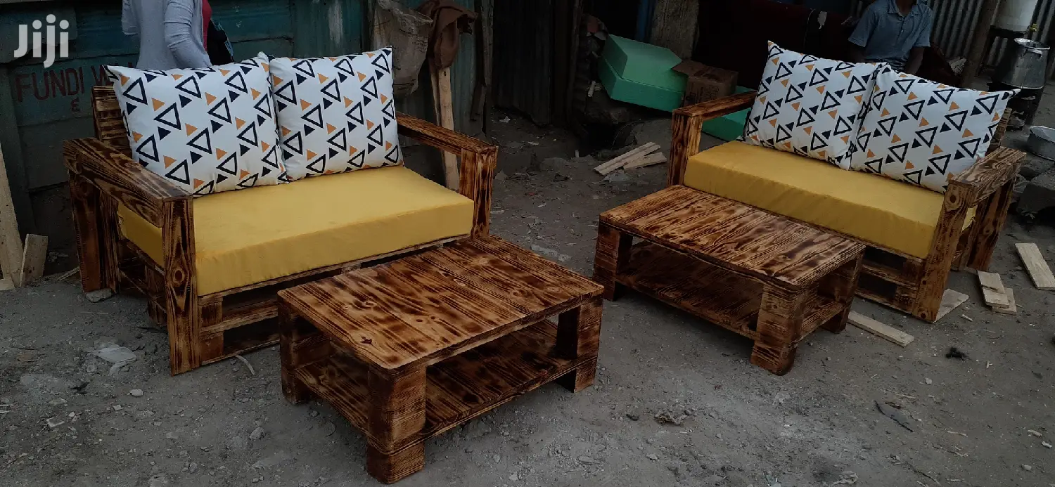 Rustic 2 Seater Pallet Sofa/Pallet Seats/Pallet Furniture in Ziwani