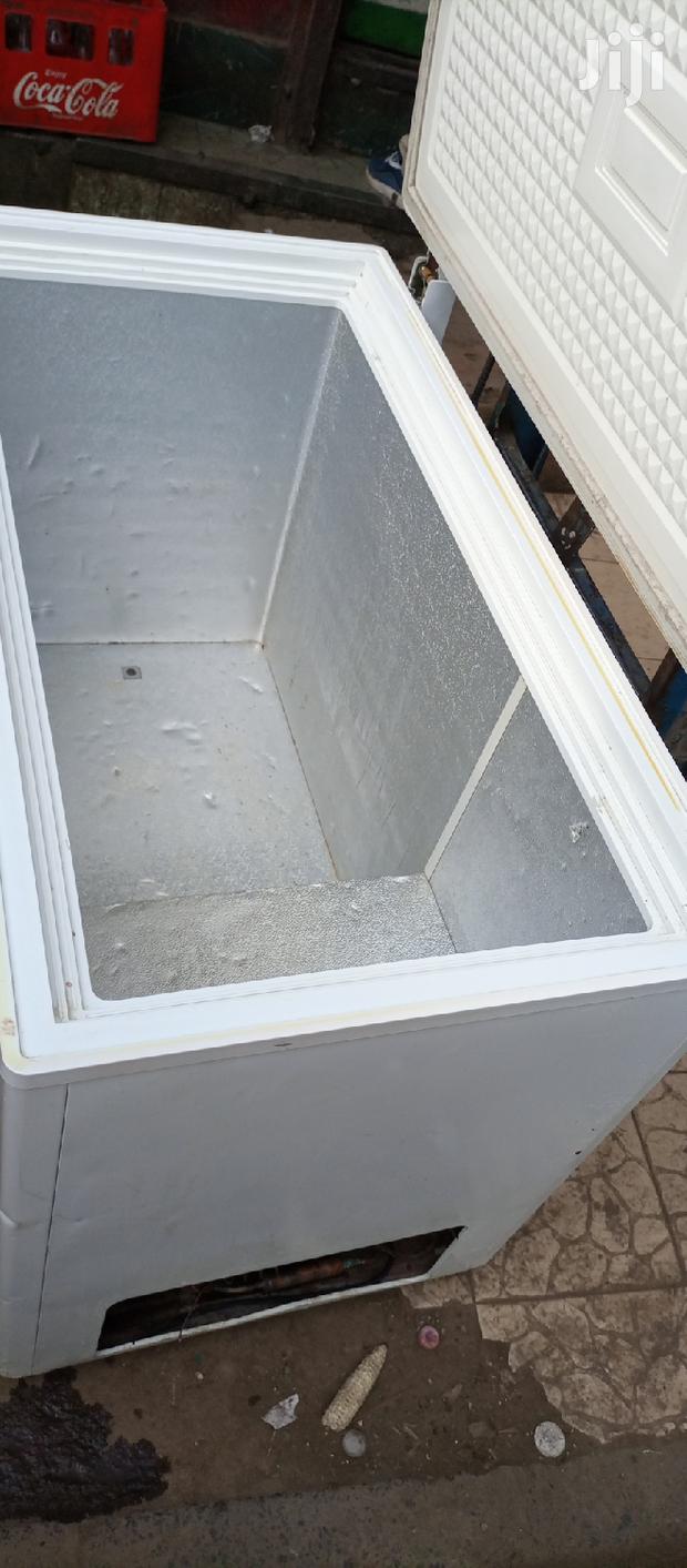 300 Litres Freezer - thumbnail 2