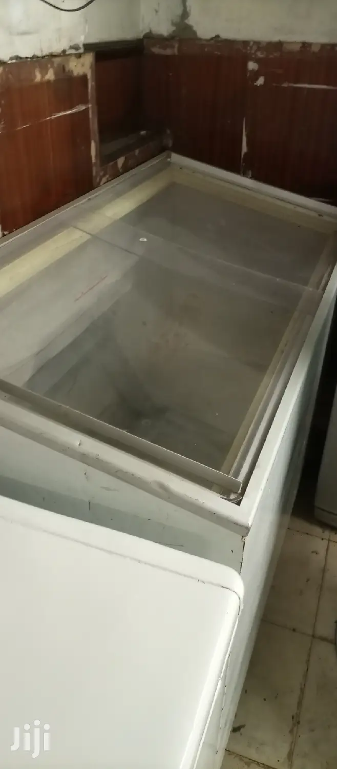 Showcase Freezer