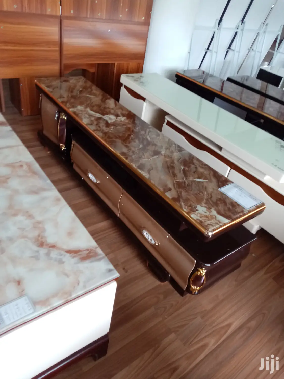 Extendable TV Stand