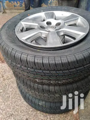 Complete Original Rims and Tires Size 17 Inch for Harrier