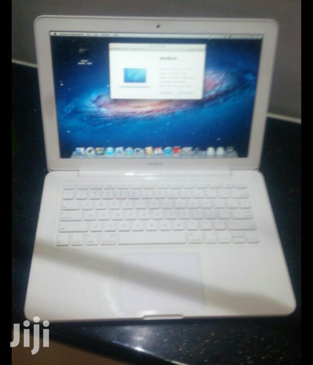 Apple Macbook - main view