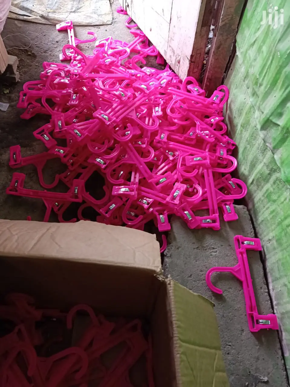 Plastic Hangers For Sale