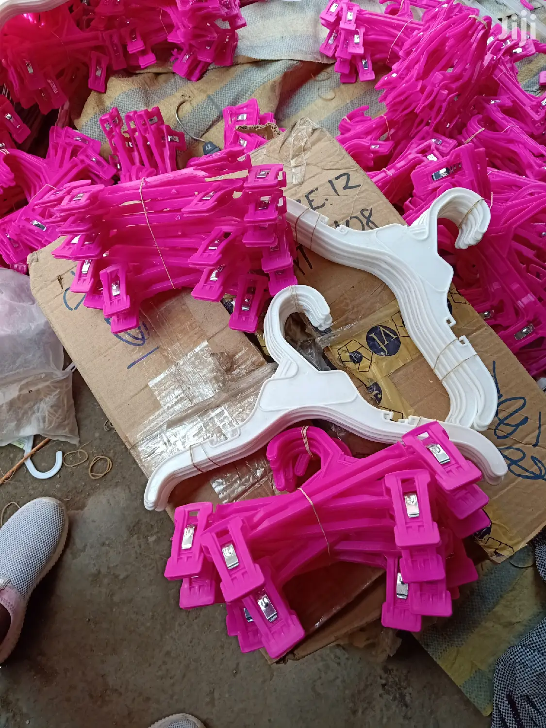 Plastic Hangers For Sale