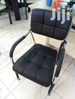 Buttorned Office Seat
