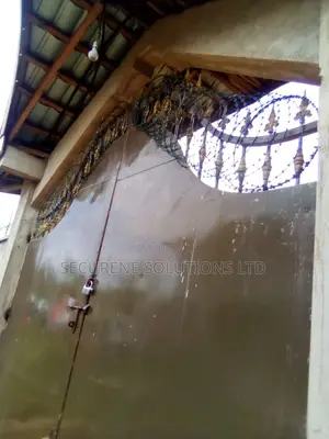 Wall Mount Electric Fencing With Green Razor Wire