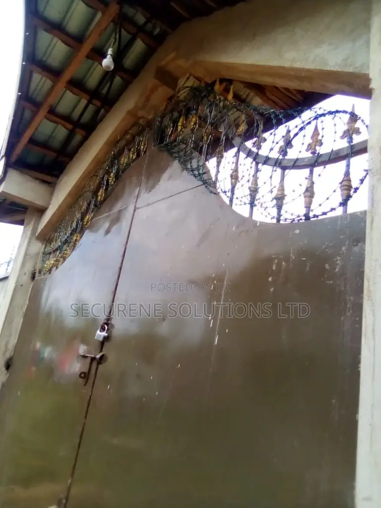 Wall Mount Electric Fencing With Green Razor Wire