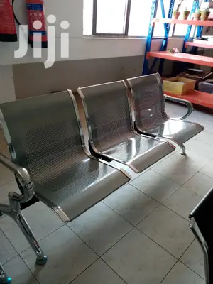 Non Linked Waiting Seat